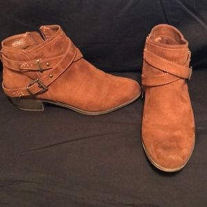 Suede Camel Colored ankle boots